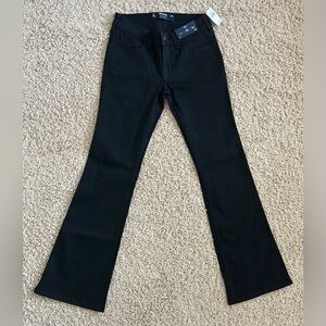 NWT Hollister Low-Rise Black Boot Cut Classic Stretch Women’s Size 2S w26S Jeans